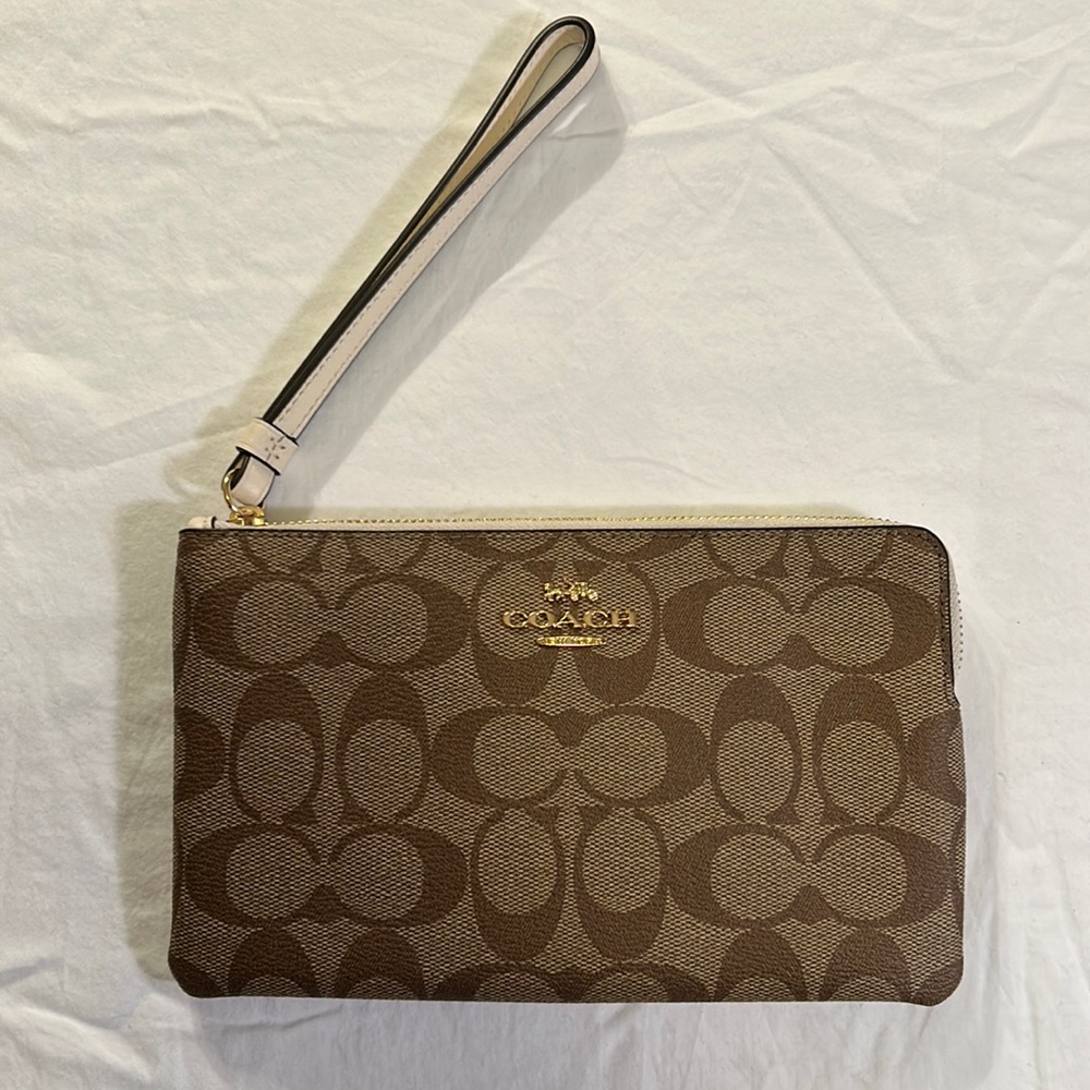 NWT Classic Coach Wristlet
